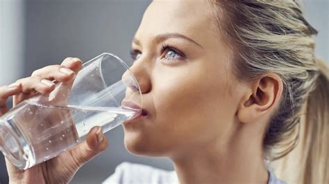 aç karnına 4 bardak sıcak su içmenin faydaları